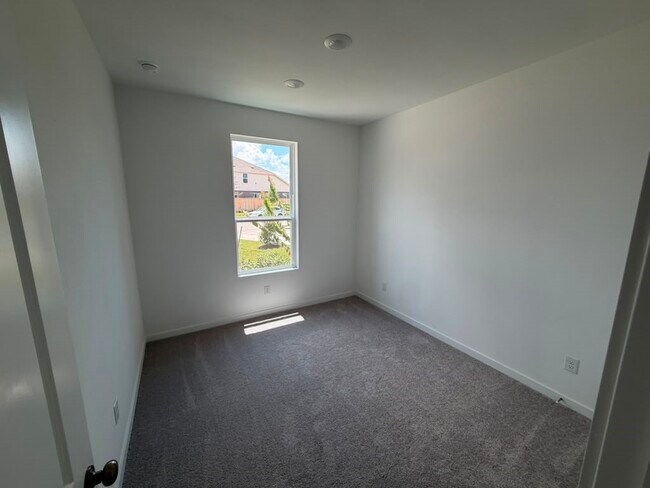 Building Photo - 2847 Gdn Mdw St