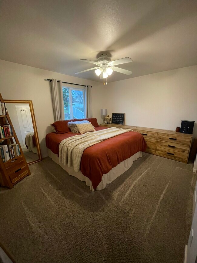 Building Photo - 1703 N Lea St