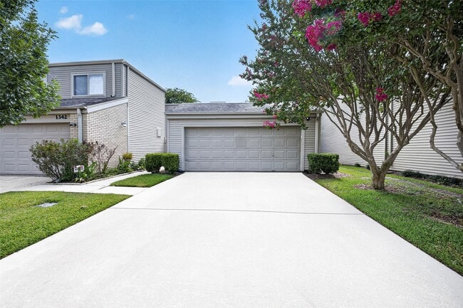 Building Photo - 1344 Chardonnay Dr