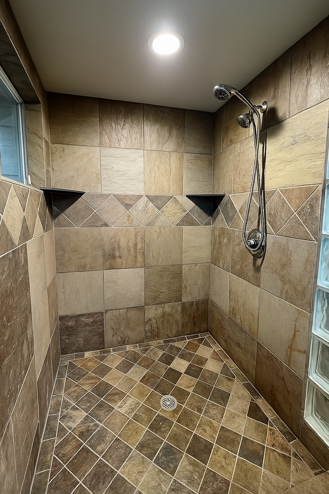 Building Photo - A Rare Offering in Bend’s Most Desirable A...
