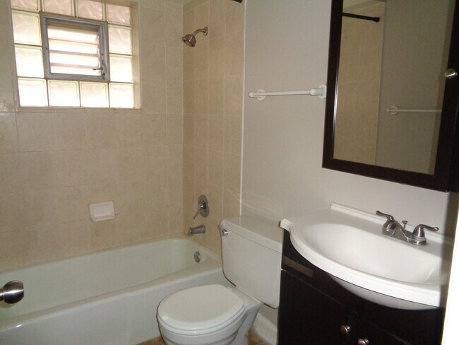 Building Photo - 6405 W Home Ave