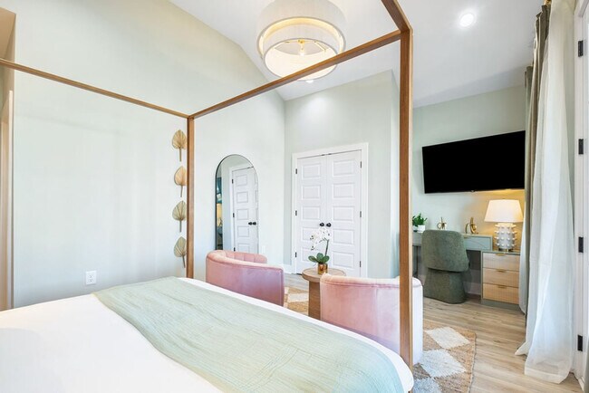 Building Photo - 19901 Charlie Claude Dr