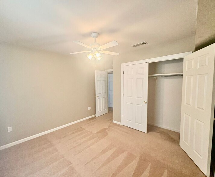 Building Photo - 11117 Gold Cup Ave