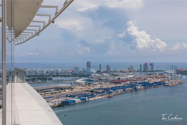 Building Photo - 300 Biscayne Blvd Way