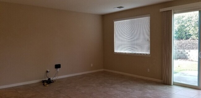 Building Photo - Beautiful 4 bd 2 bath Home for Rent in ANATOLIA Village Rancho Cordova