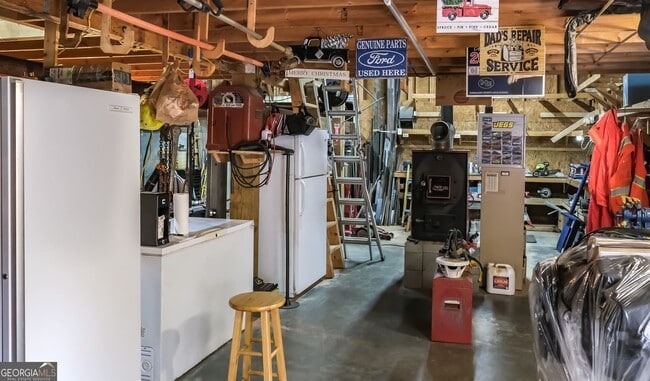 Building Photo - 15 Falcon Dr