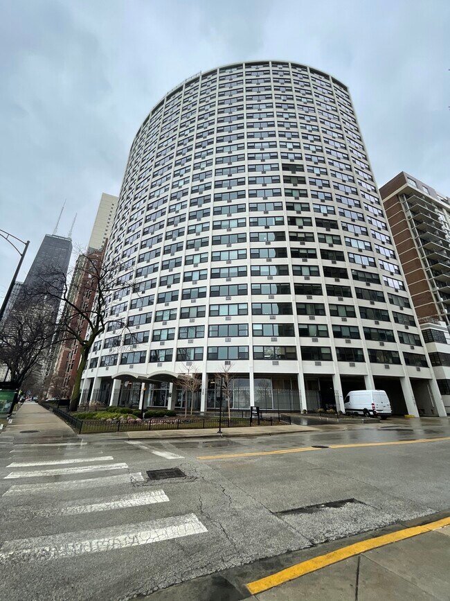 Primary Photo - 1150 N Lake Shore Dr