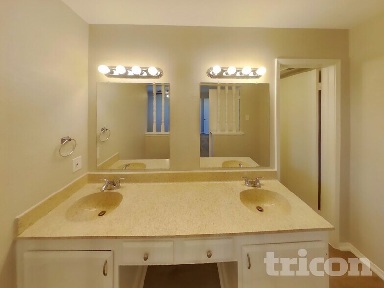 Building Photo - 3312 Woodlark Dr