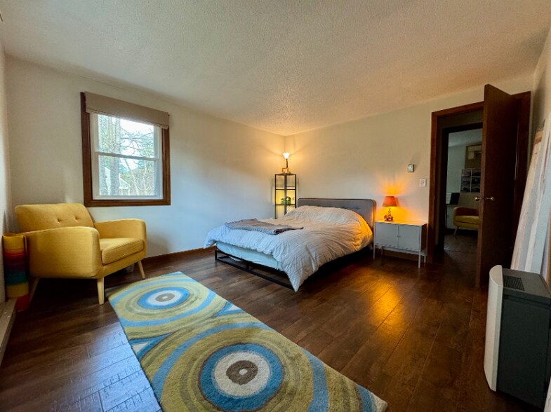 Building Photo - 27 N Hillside Rd