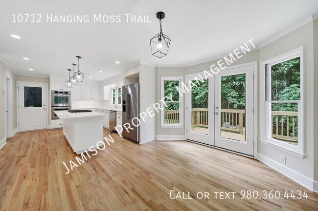 Building Photo - 10712 Hanging Moss Trail