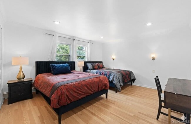 Building Photo - 46 Crown St