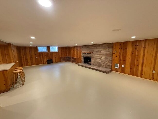 Building Photo - 4135 Rivercrest Dr N