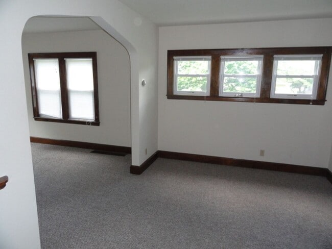 Building Photo - 1209 S W Ave