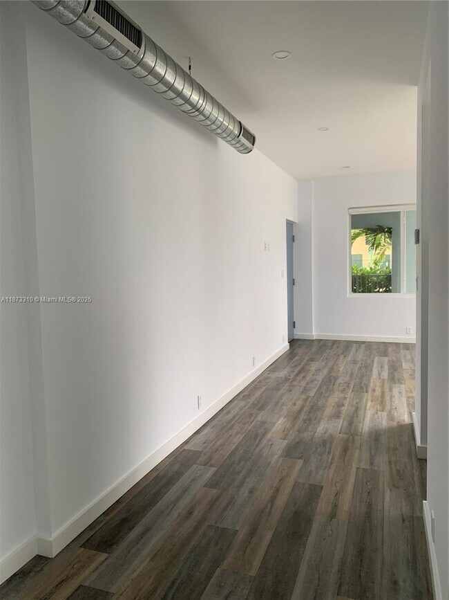 Building Photo - 1814 SW 22nd Ave