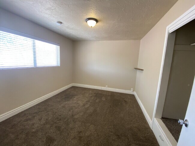 Building Photo - "Spacious 2-Bed, 2-Bath Townhome in Saint George"