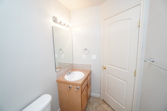 Building Photo - 1445 W Silver Salmon Dr