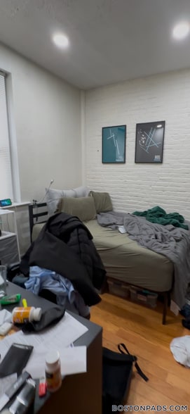 Building Photo - 204 Hemenway St