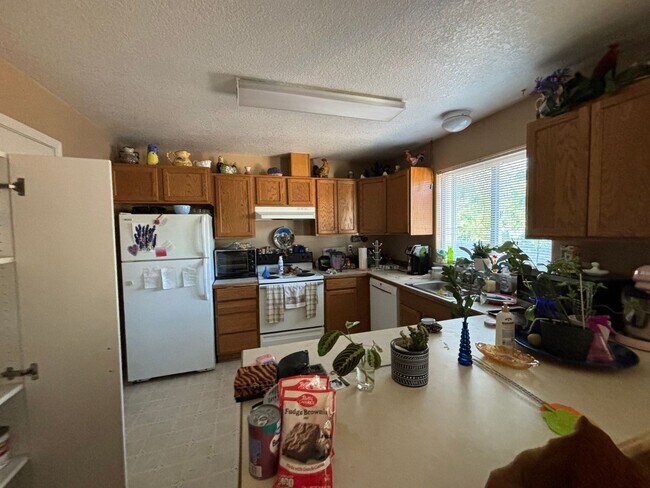 Building Photo - 1037sw17