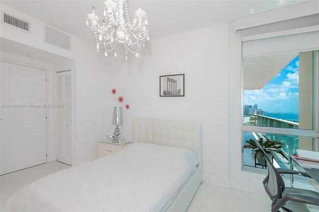 Building Photo - 300 S Biscayne Blvd