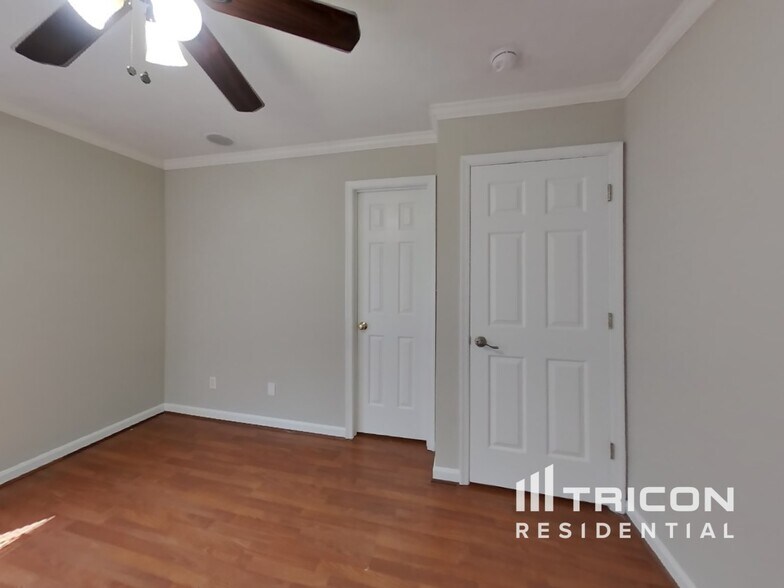Building Photo - 8807 Dundee Dr