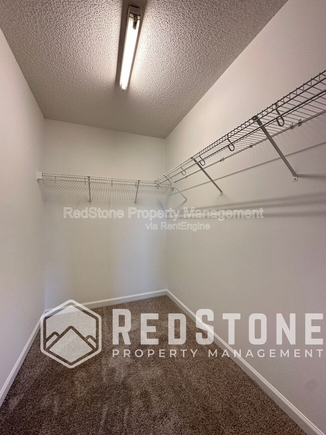 Building Photo - 610 Thistle Dr