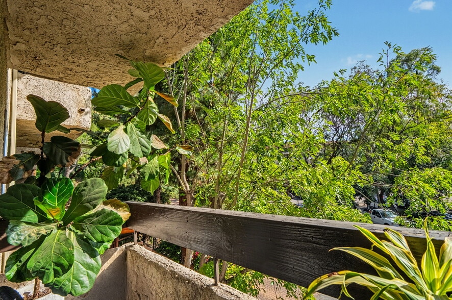 Building Photo - 2700 Cahuenga Blvd E