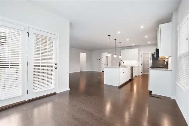 Building Photo - 3005 Eagle Ridge Dr