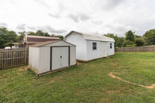 Building Photo - 2821 Vicksburg Ln