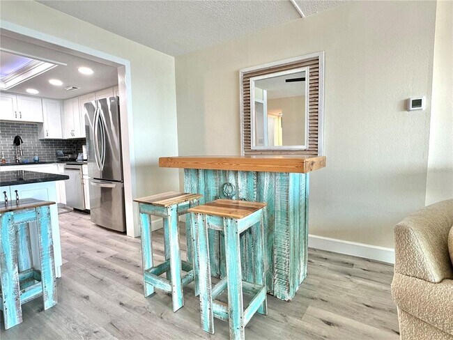 Building Photo - 855 Bayway Blvd