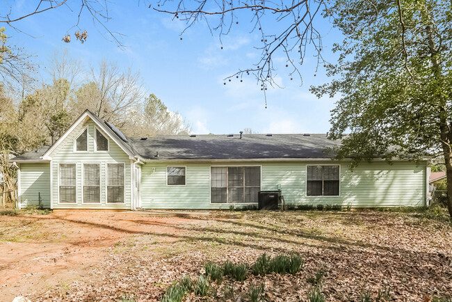 Building Photo - 3 Bedroom Atlanta Home