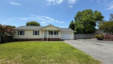 Building Photo - Three Bedroom Rambler in Fredericksburg