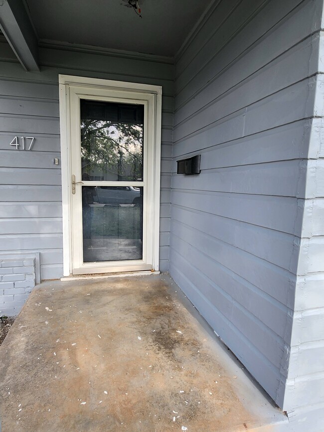 Building Photo - 417 Woodlawn Dr