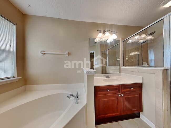 Building Photo - 13839 Victoria Lakes Dr