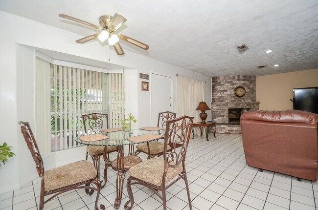 Building Photo - 9331 Meaux Dr