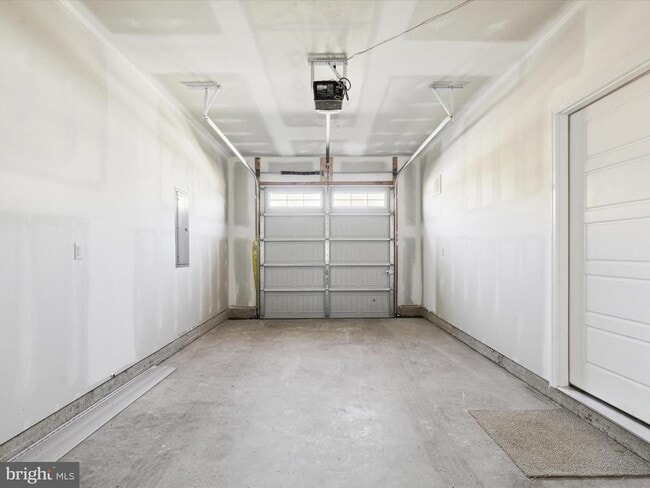 Building Photo - 25041 Tanager Ln