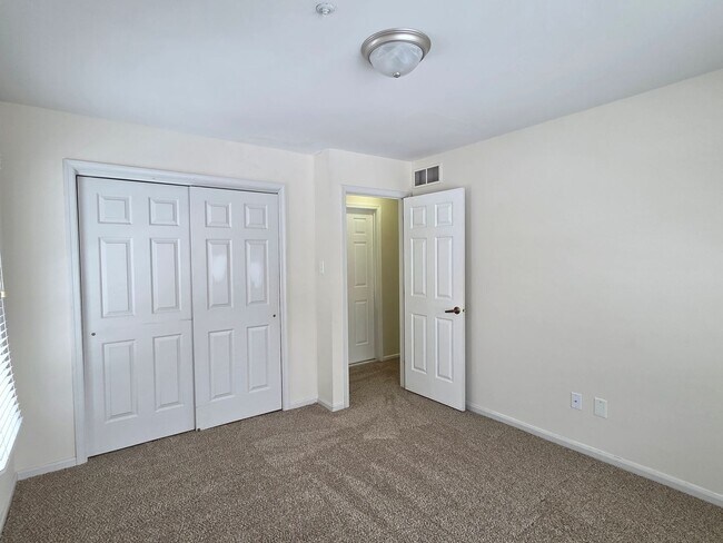 Building Photo - Beautiful Home Available in Evian!