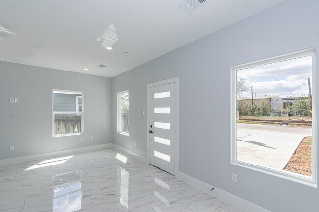 Building Photo - 6513 Avenue C