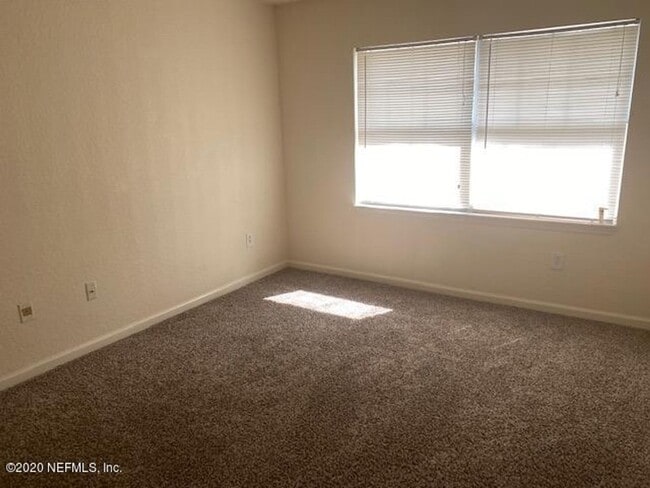 Building Photo - Move in ready 3/2.5 Condo available NOW