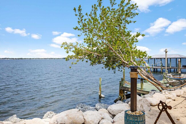 Building Photo - 11560 Dragon Point Dr