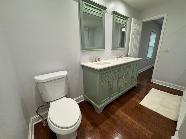 Building Photo - 2 Bedrooms, 2 Bathroom - Home in Downtown ...