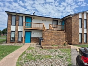 Building Photo - Come see this cozy 2 Bedroom, 1 Bathroom Upstairs Apartment!