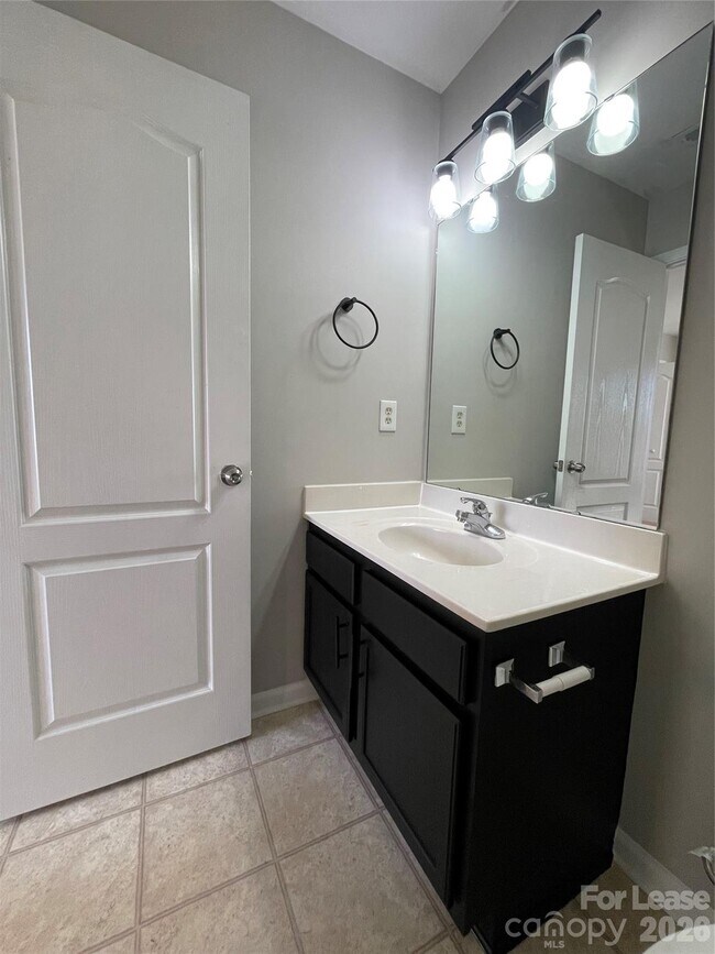 Building Photo - 3129 Nevin Pl Dr