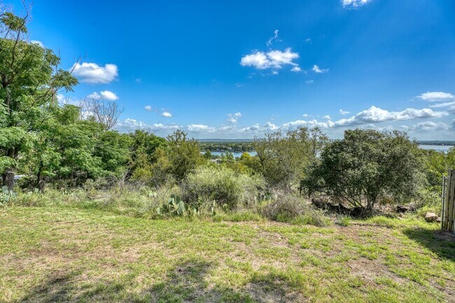 Building Photo - 207 Mountain Top