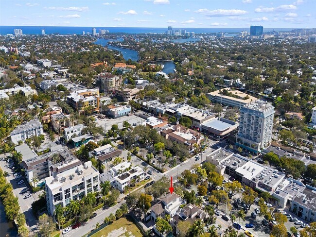 Building Photo - 827 SE 2nd Ct