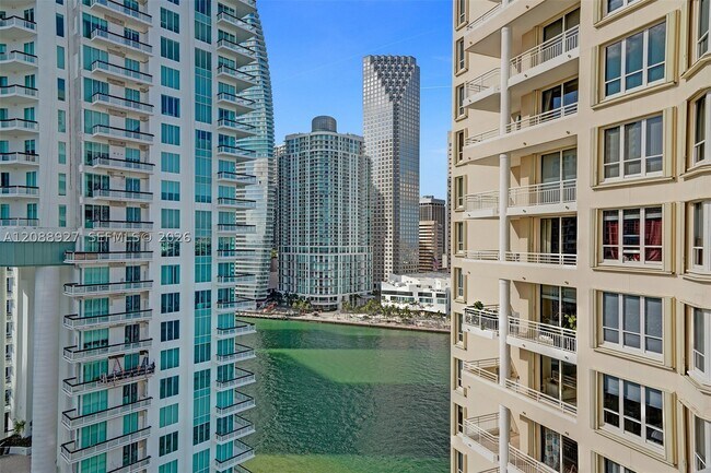 Building Photo - 888 Brickell Key Dr