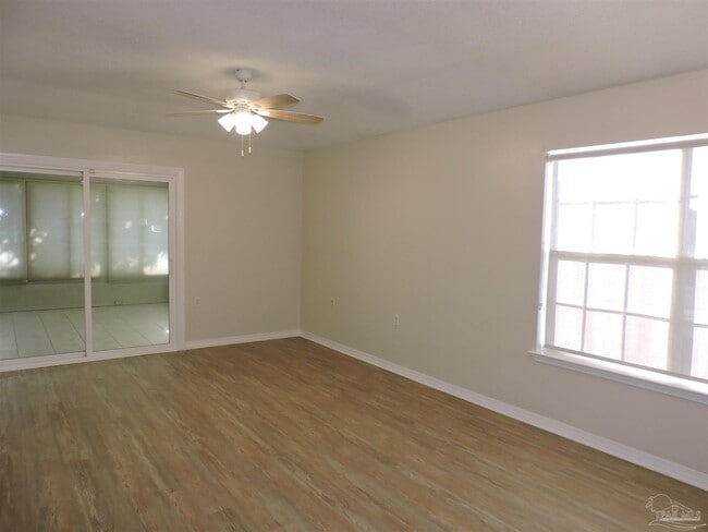 Building Photo - 1160 Sweetbriar St