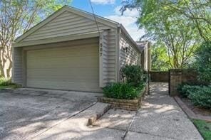 Building Photo - 587 Beau Chene Dr