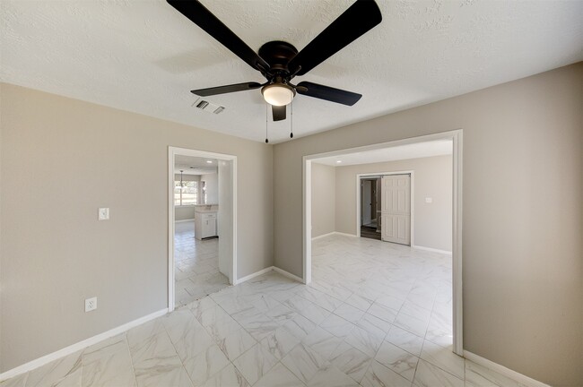 Building Photo - 361 Dawn Hill Dr