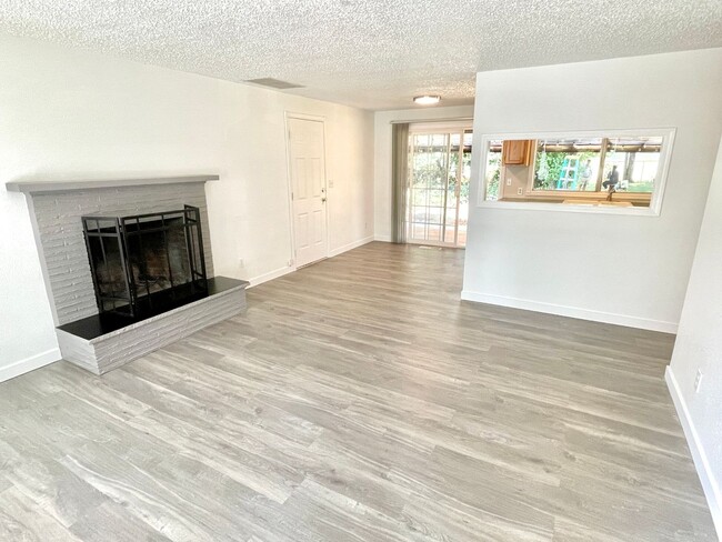 Building Photo - Centennial Remodeled Ranch Home with Large...