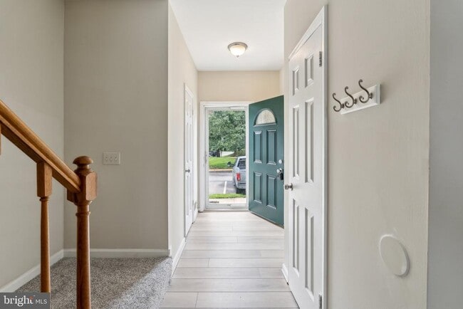 Building Photo - 7191 Fairfield Ct